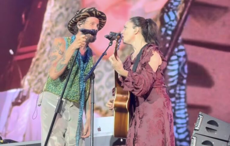 Jova Summer Party, Carmen Consoli sul palco con Jovanotti: emozioni sulle note de “L’Ultimo bacio”