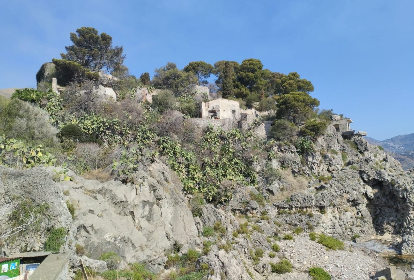 Taormina, Serapide: "All'oasi Le Rocce rasa al suolo la flora tipica mediterranea" 1 Le Rocce 2024 1