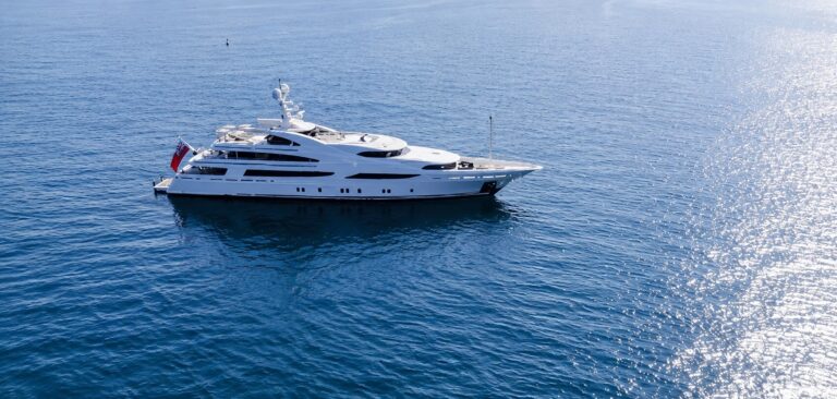 Da Hollywood a Taormina: il celebre yacht di “Below Deck” sbarca in Sicilia