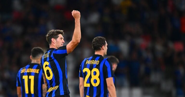 Stones fa sognare l’Inter: “Voglio portare la Champions”