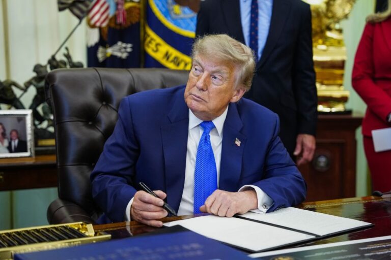 Trump: “Israeliani non colpiscano Gaza, Hamas ha accettato di deporre le armi”