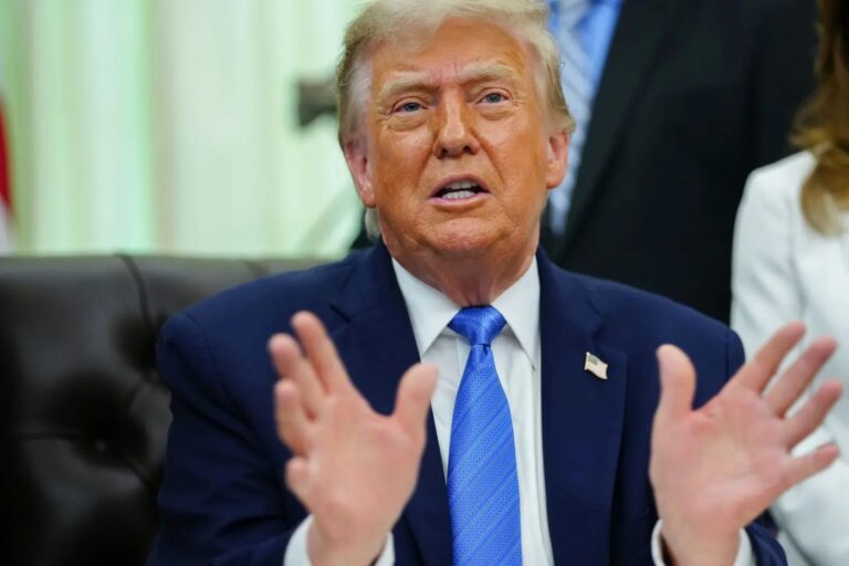 Trump: “L’Iran sta completamente collassando”
