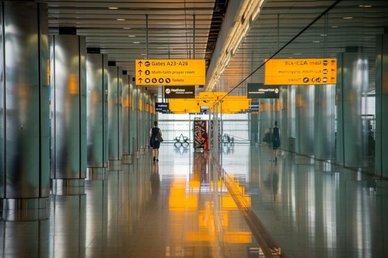 Etna, voli dirottati a Palermo: SAC avvisa i passeggeri, treni potenziati verso Catania
