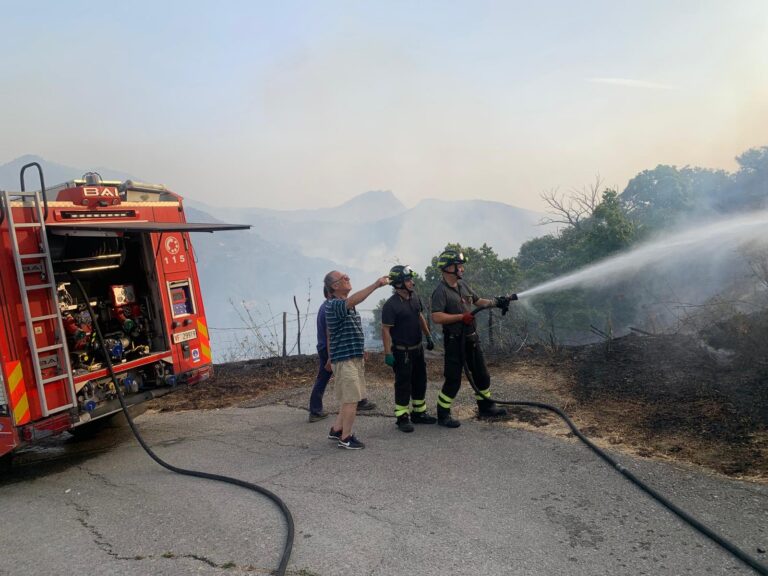 Piromani scatenati. Incendi a Letojanni, Castelmola e nella Valle Alcantara 