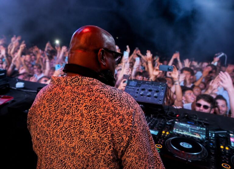 Carl Cox infiamma Letojanni: il re della console accende l’estate al Movida
