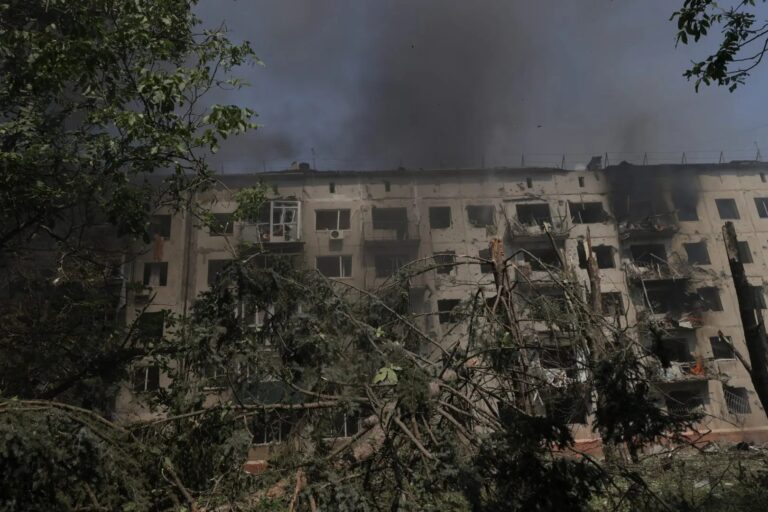 Ucraina, massiccio attacco missilistico su Kiev: colpito un ospedale pediatrico, 12 morti