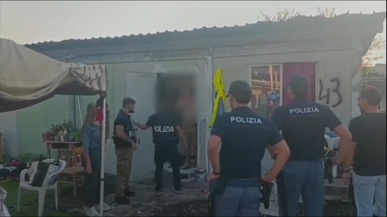 Stretta della Polizia nei campi nomadi