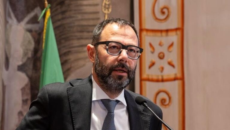 Patuanelli: “Serve una tassa su extra-profitti”
