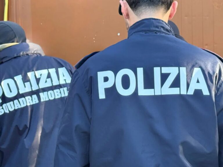 Roma, 16enne uccide di botte la madre e poi chiama il 112: “Venite, l’ho picchiata”