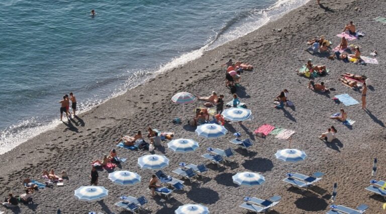 Ferragosto, Codacons: “Il mare dev’essere per tutti. A Taormina e Naxos rincaro ha raggiunto il 16%”