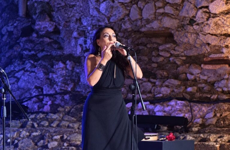 Taormina Arte 2026, il viaggio di “Li Fomni” accende l’Odeon