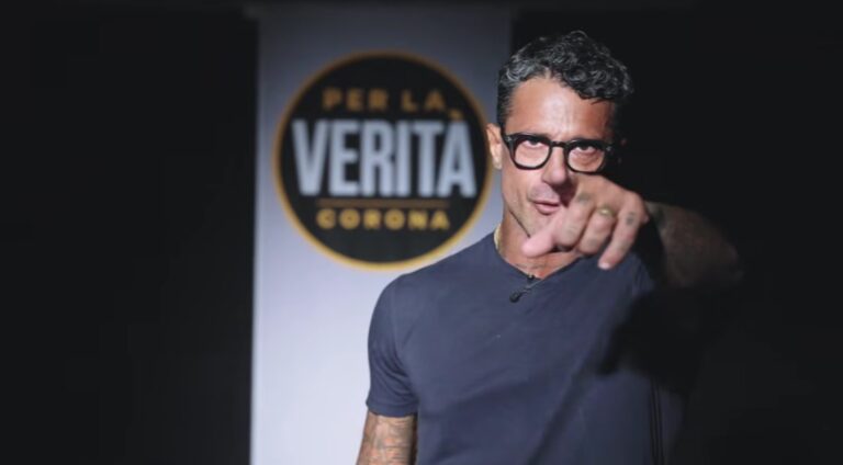 Fabrizio Corona entra in politica: “Arrivo io, sono il nuovo Berlusconi. Non esistono più i partiti”