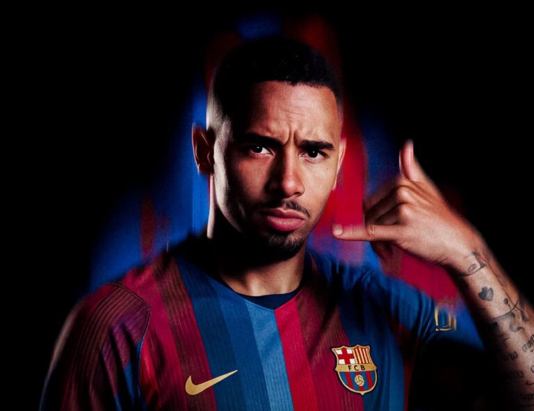 Gabriel Jesus firma con il Barcellona