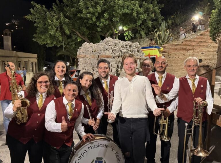Il Corpo Bandistico “V. Bellini” Mazzeo – Città di Taormina protagonista con Alfa al Teatro Antico