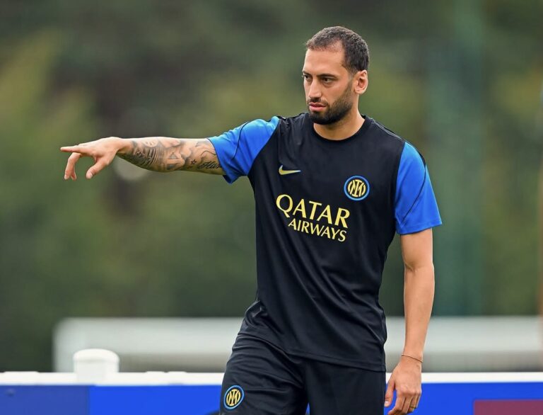 Çalhanoğlu out per infortunio muscolare: salta Roma-Inter