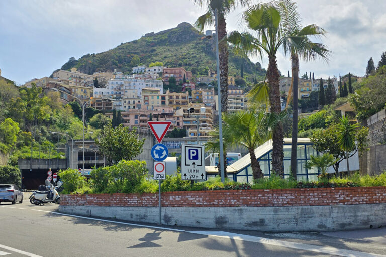 Parcheggi a Taormina, ASM riapre il Lumbi ai pendolari dal 15 settembre: “Finita l’emergenza viabilità”
