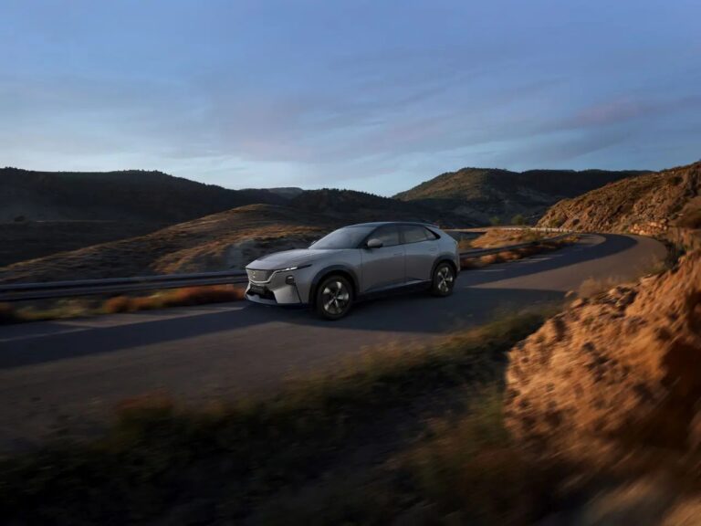 Mazda CX-6e, tecnologia e design per il nuovo SUV elettrico