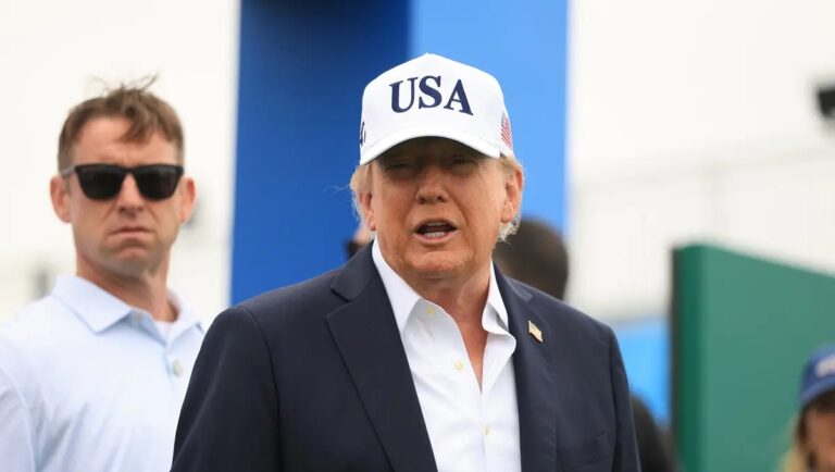 Trump ammonisce Zelensky: “La smetta di colpire le raffinerie russe”. Raid di Mosca in Ucraina al confine con la Polonia