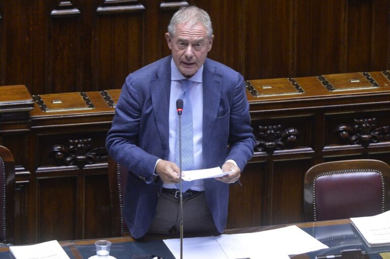 Moda, 100 milioni per il rilancio e lo sviluppo della filiera. Urso: “Diamo risposte concrete a un settore chiave”
