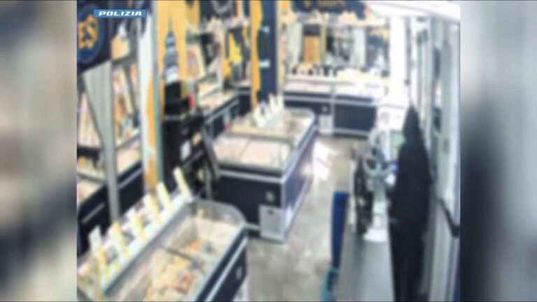 Rapina lo stesso negozio a Roma per 6 volte Rapina lo stesso negozio a Roma per 6 volte